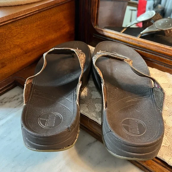 FITFLOP Swirl Disney Mickey Mouse Faux Leather Toe Thongs Women's Size 10 - Picture 7 of 10